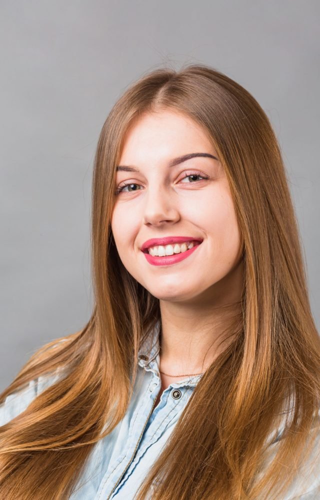 portrait-modern-woman-min